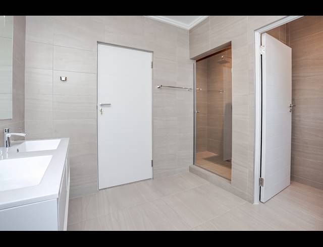 3 BEDROOM APARTMENT FOR SALE IN BRYANSTON